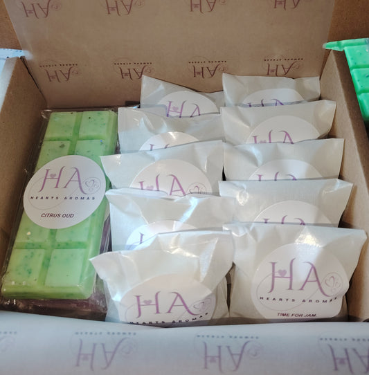 £10 Wax melt snap bar & hearts box.